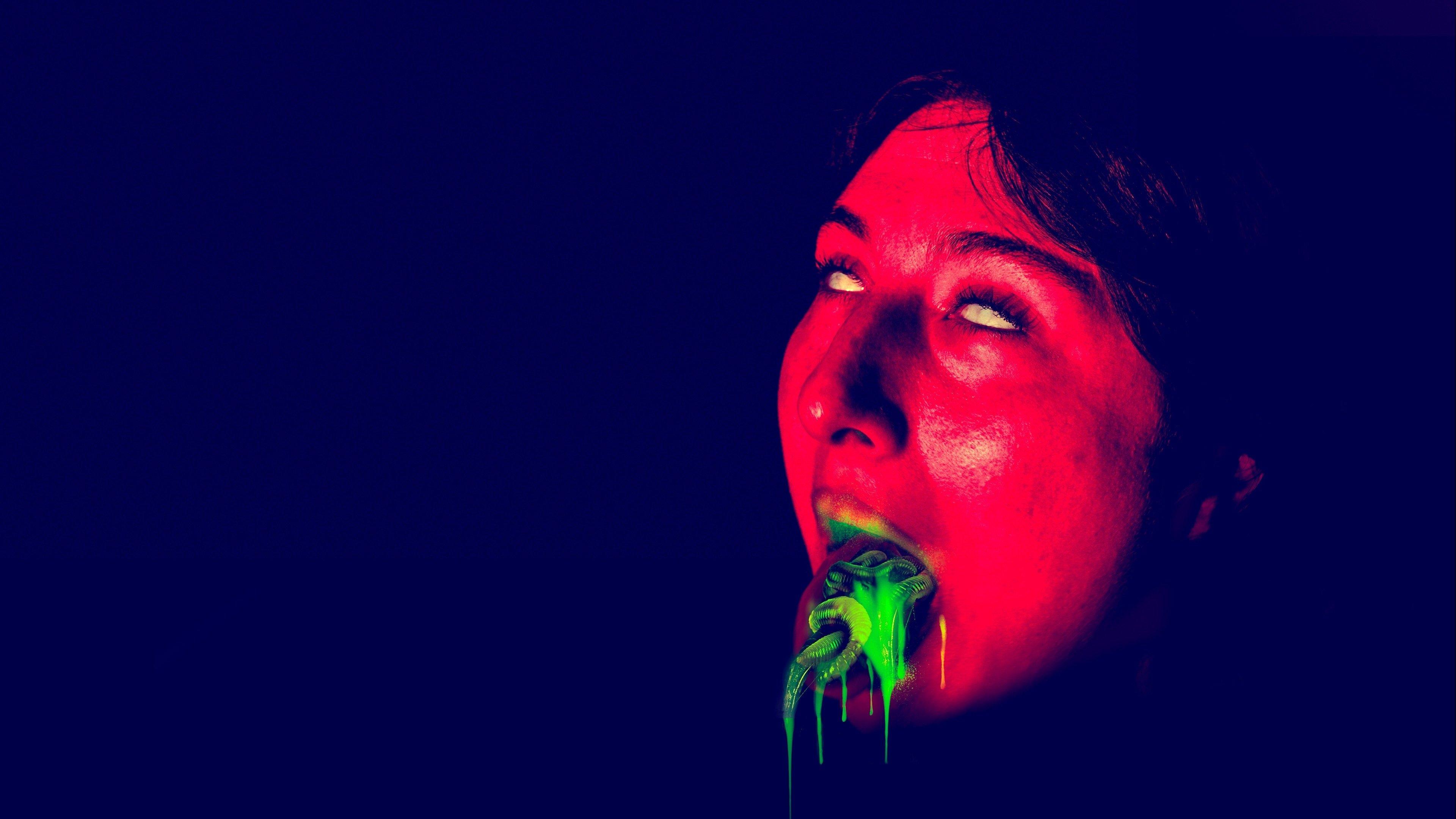 Naszprycowani robakami