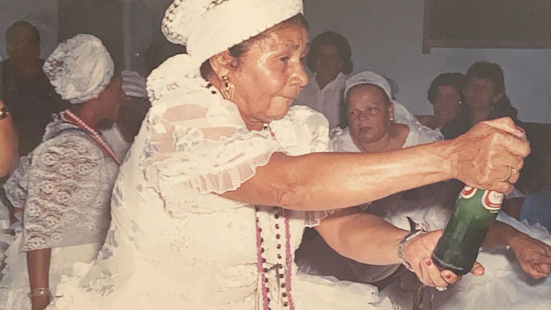 Vó em Duas Dimensões: Memórias, Imagens e Relatos da Fé