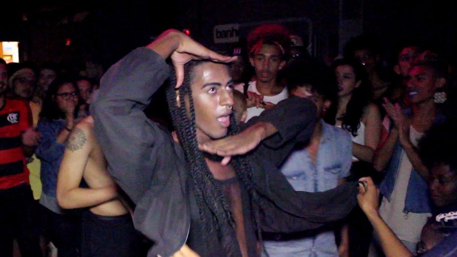 e segura essa pose para nós