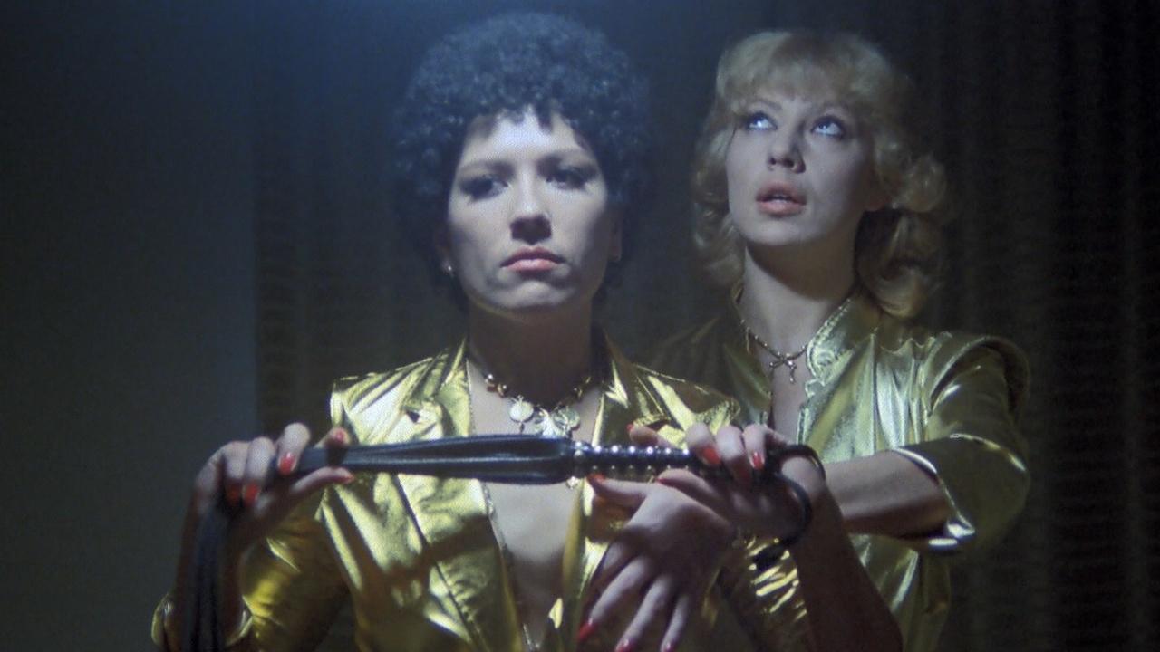 Czarne buty, skórzany bicz