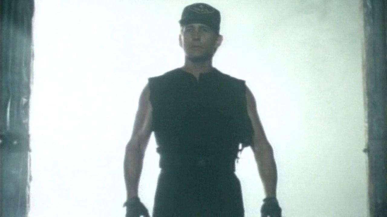 Gliniarz Karateka