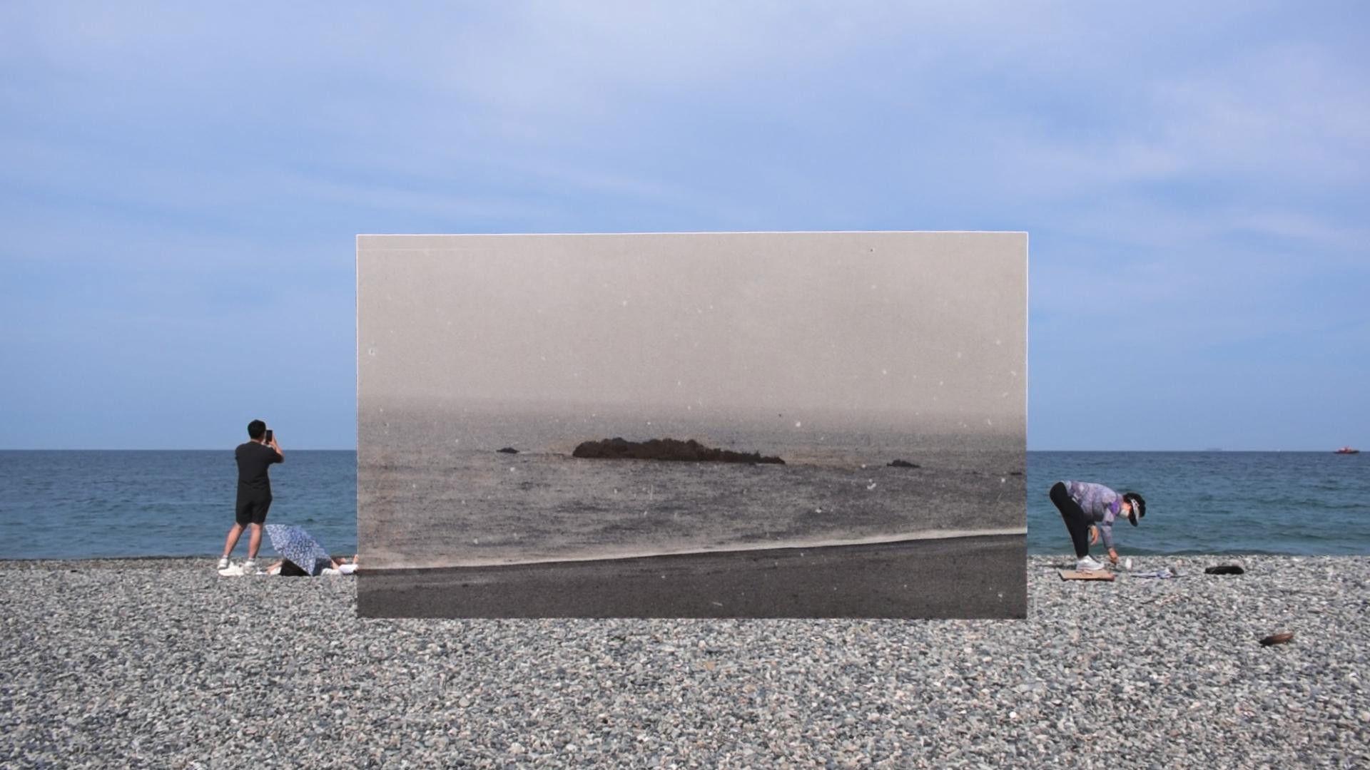 황폐한 사원에 걸린 달