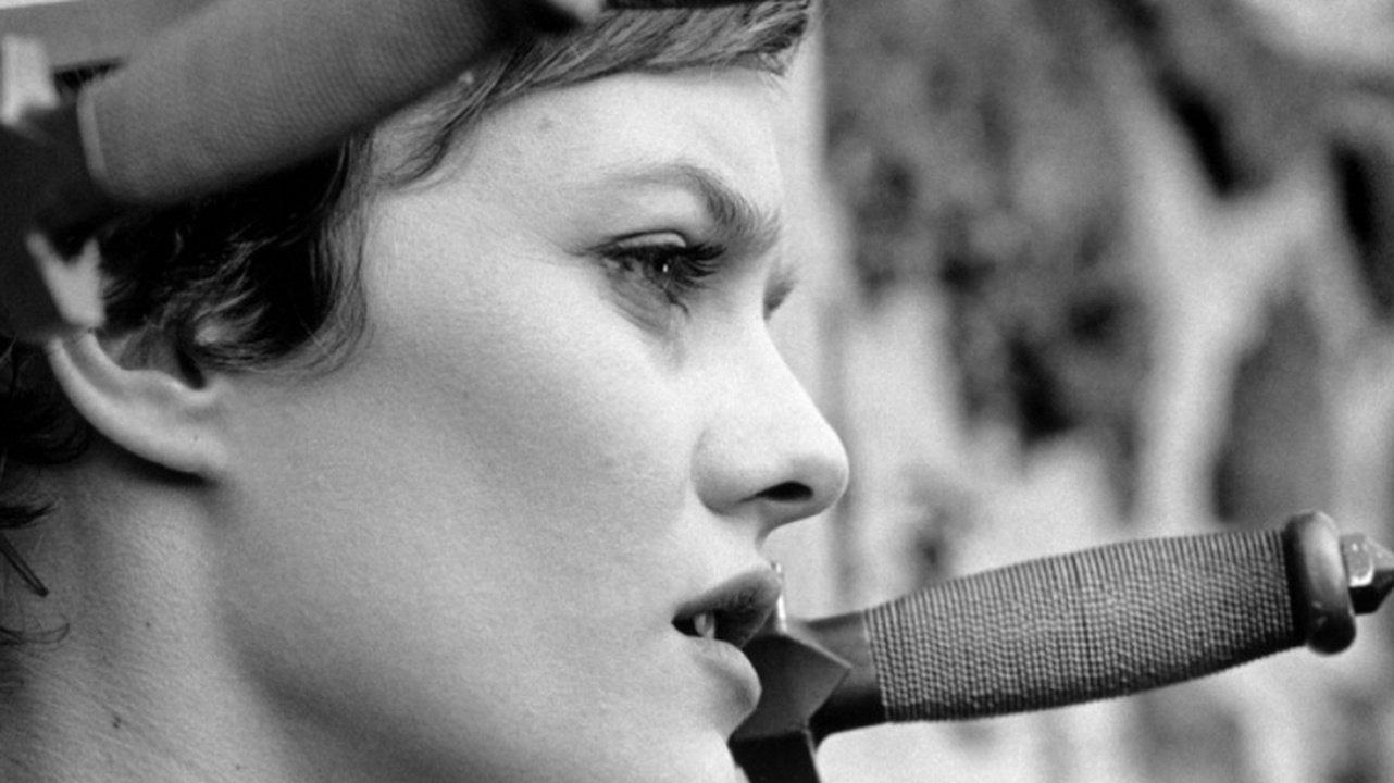 Dziewczyna na moście