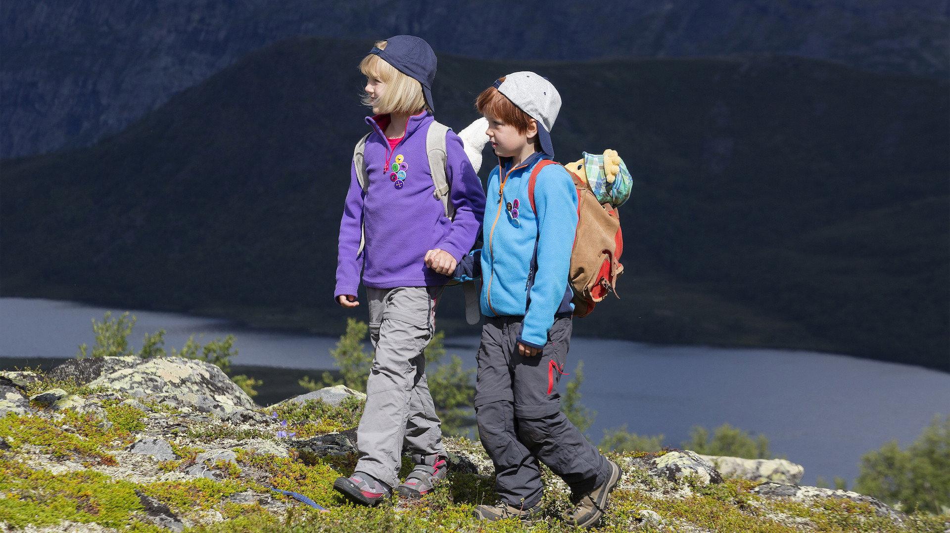 Kacper i Emma jada w góry