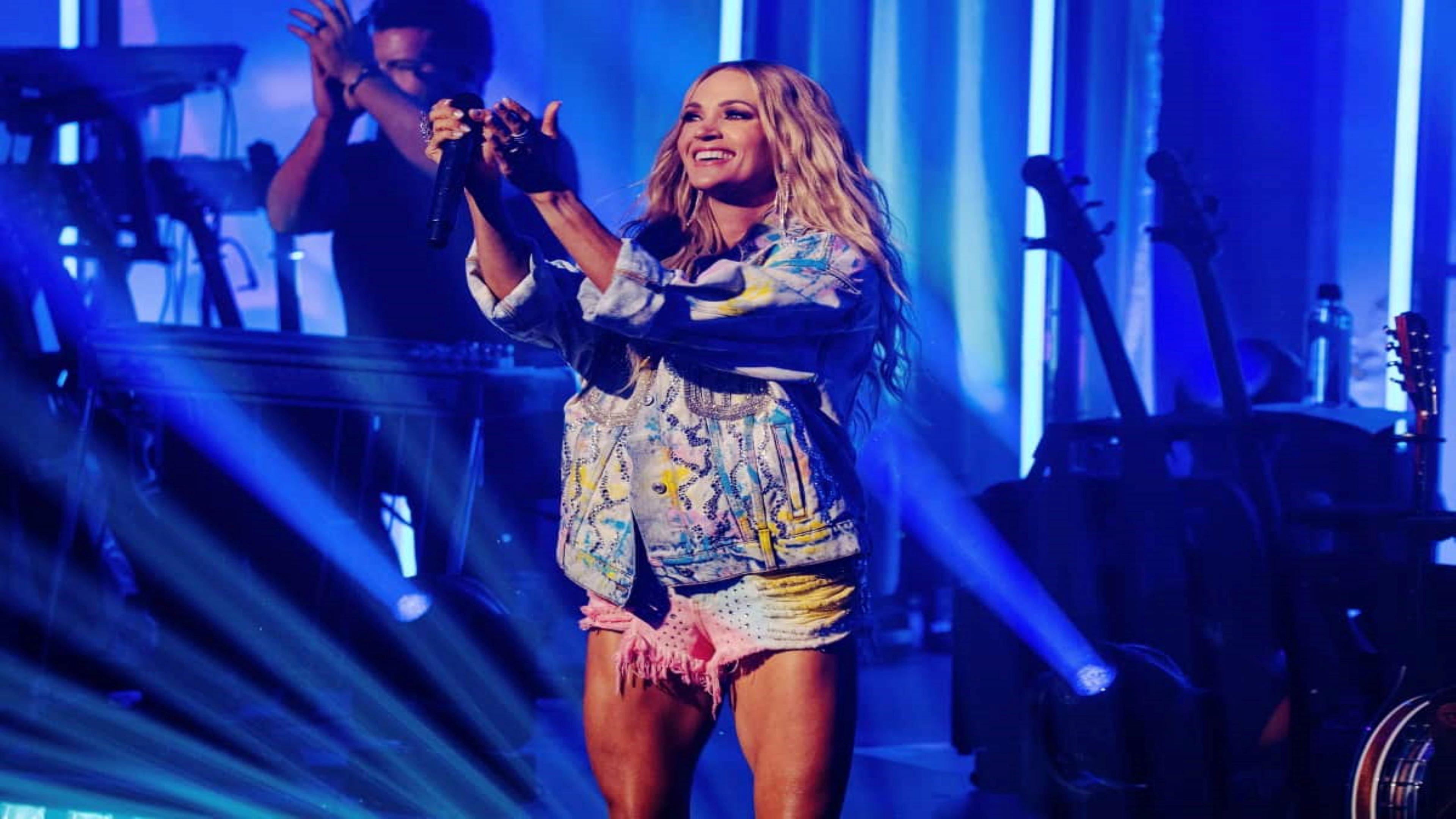 Carrie Underwood: LIVE
