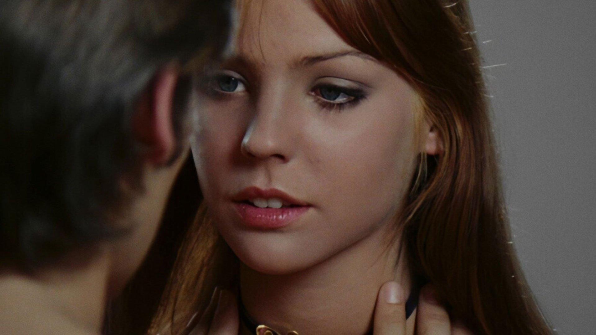 Una farfalla con le ali insanguinate