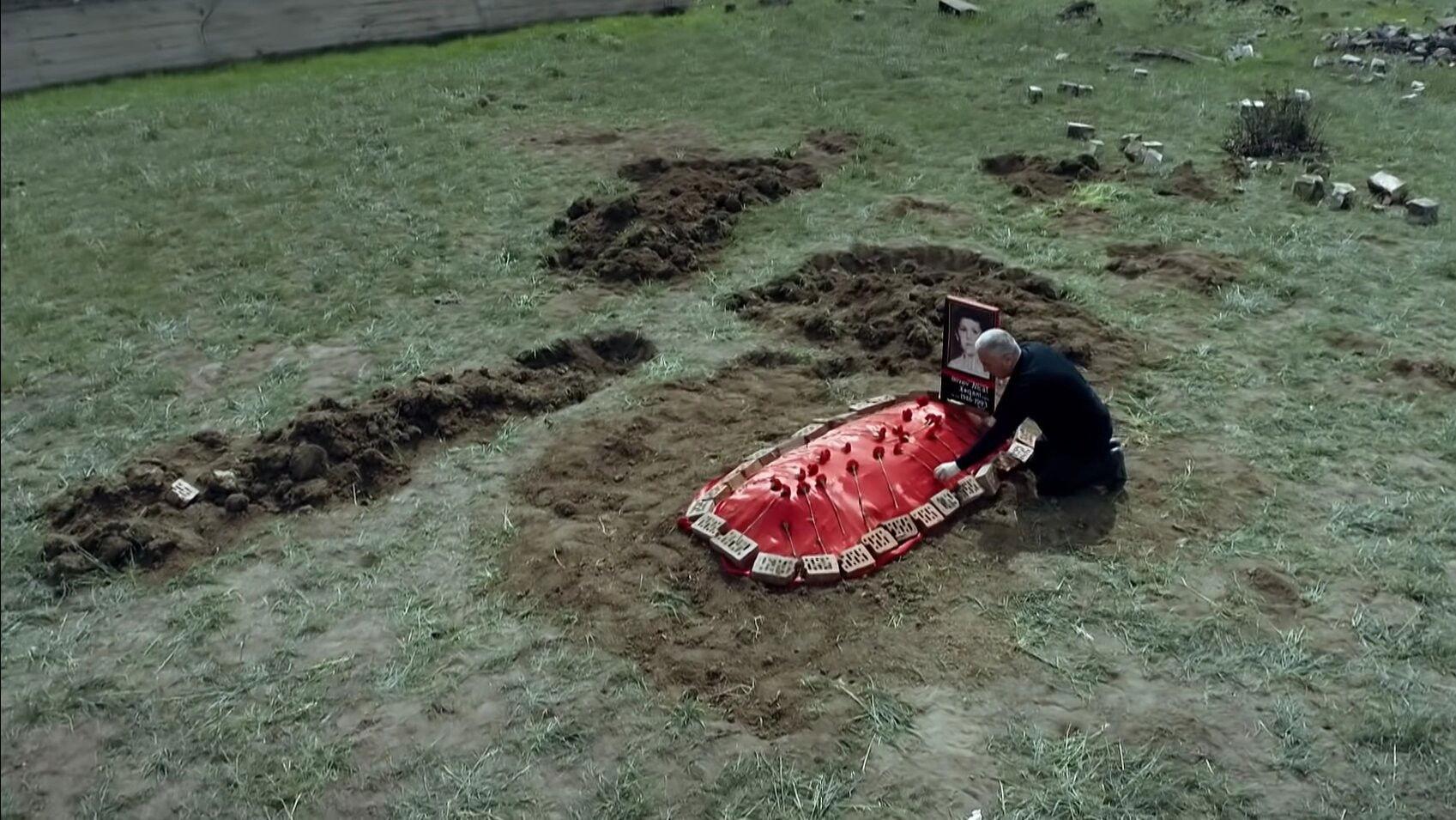 Alça ağacı altındakı məzar