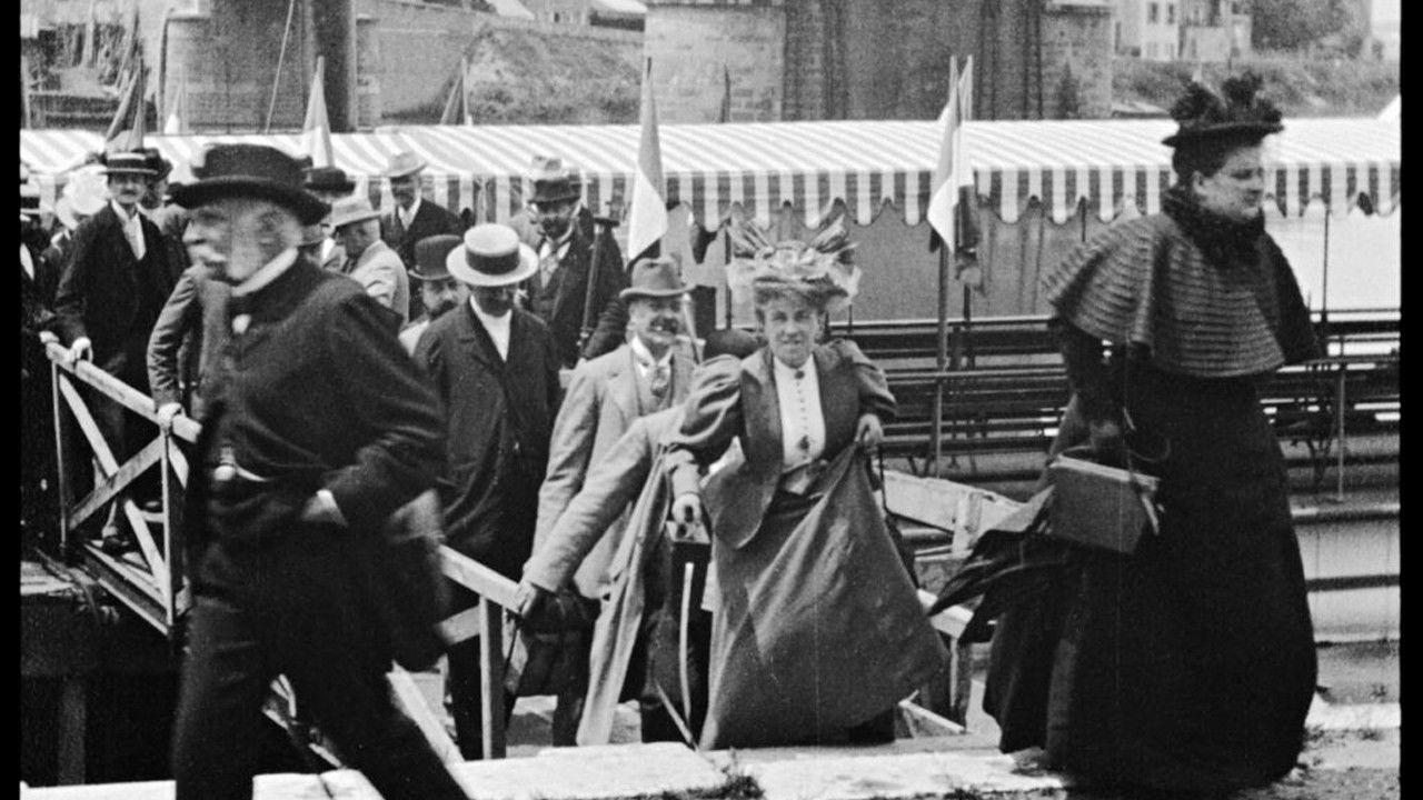 Przybycie delegatów na kongres fotograficzny w Lyonie