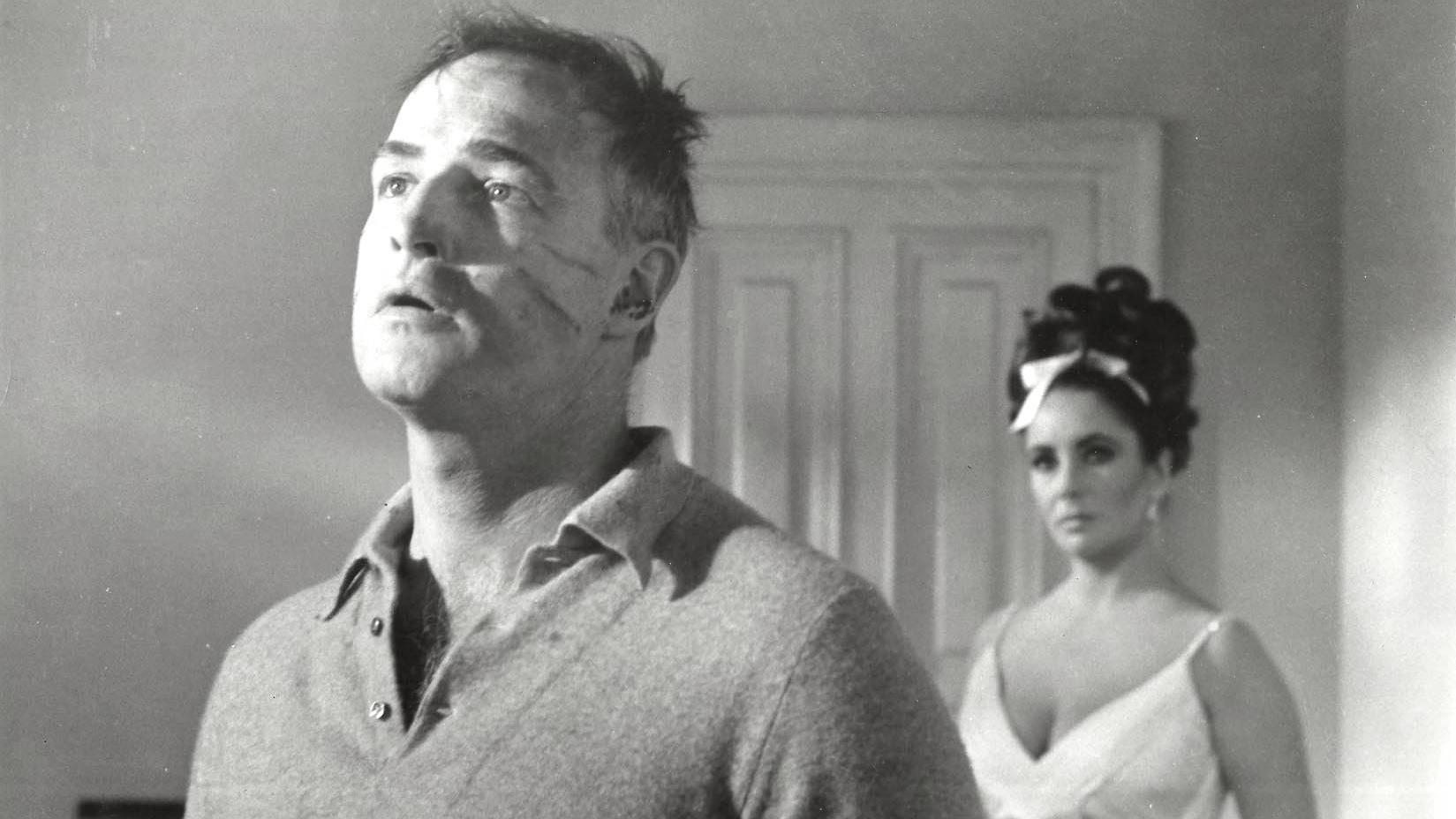 W zwierciadle złotego oka