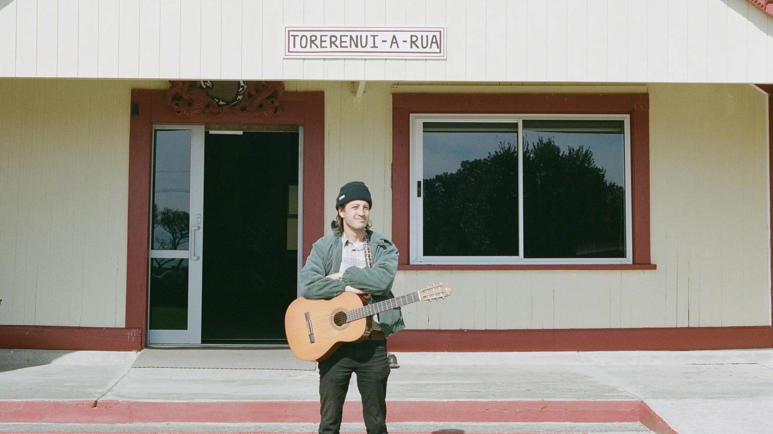 Marlon Williams: NgĀ Ao E Rua – Two Worlds