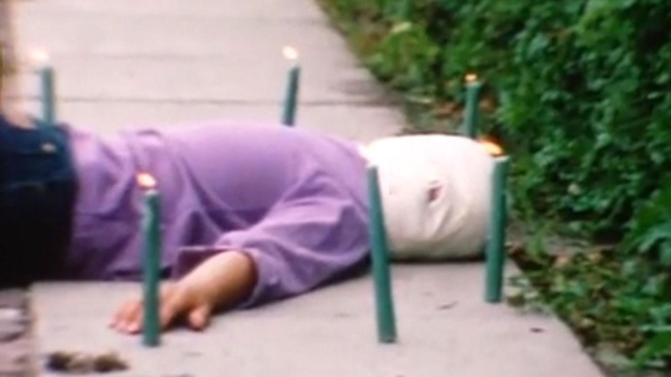 Hvorfor flygte fra det du ved du ikke kan flygte fra? Fordi du er en kujon