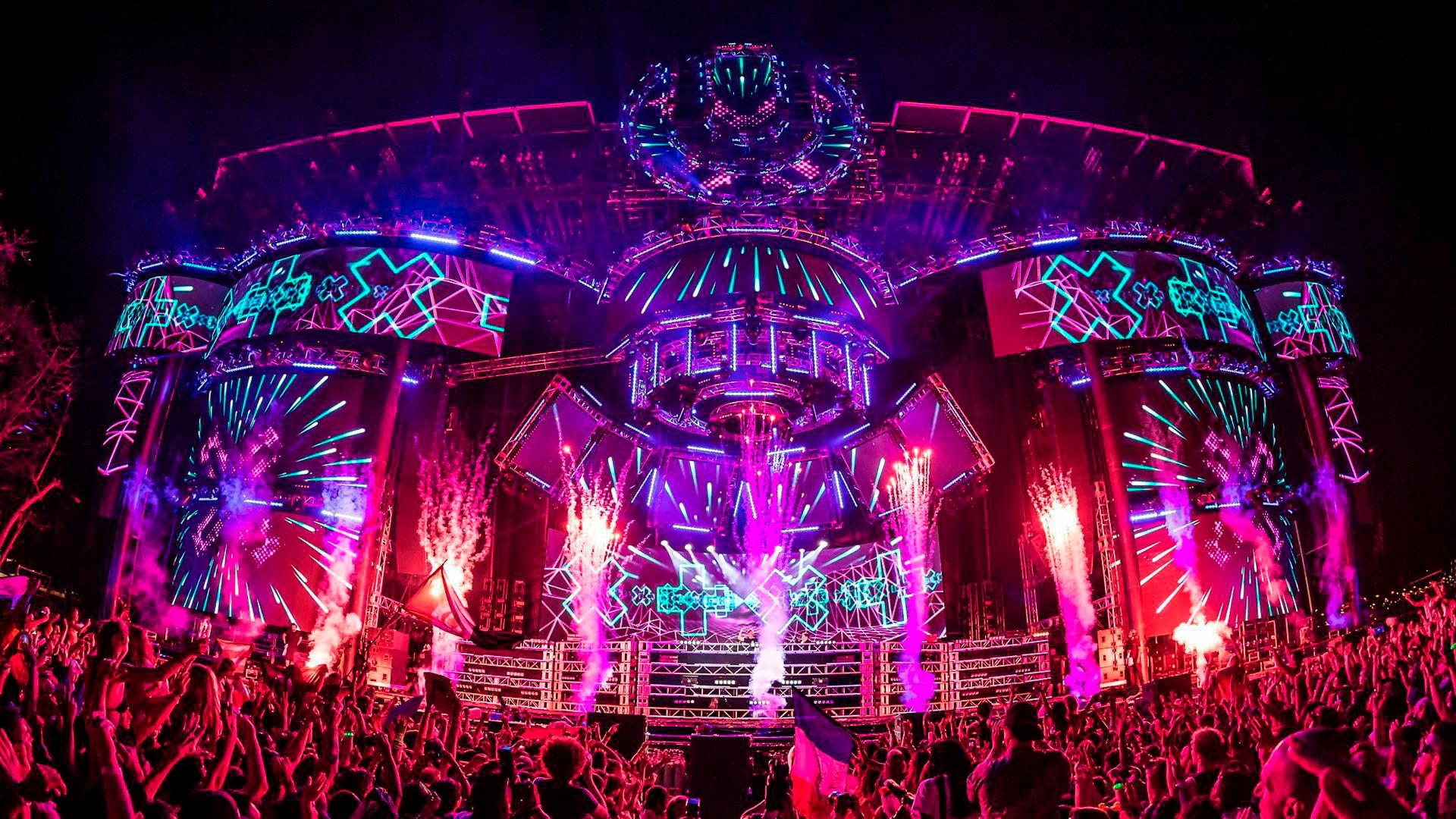 Billie Eilish - Life is Beautiful Festival