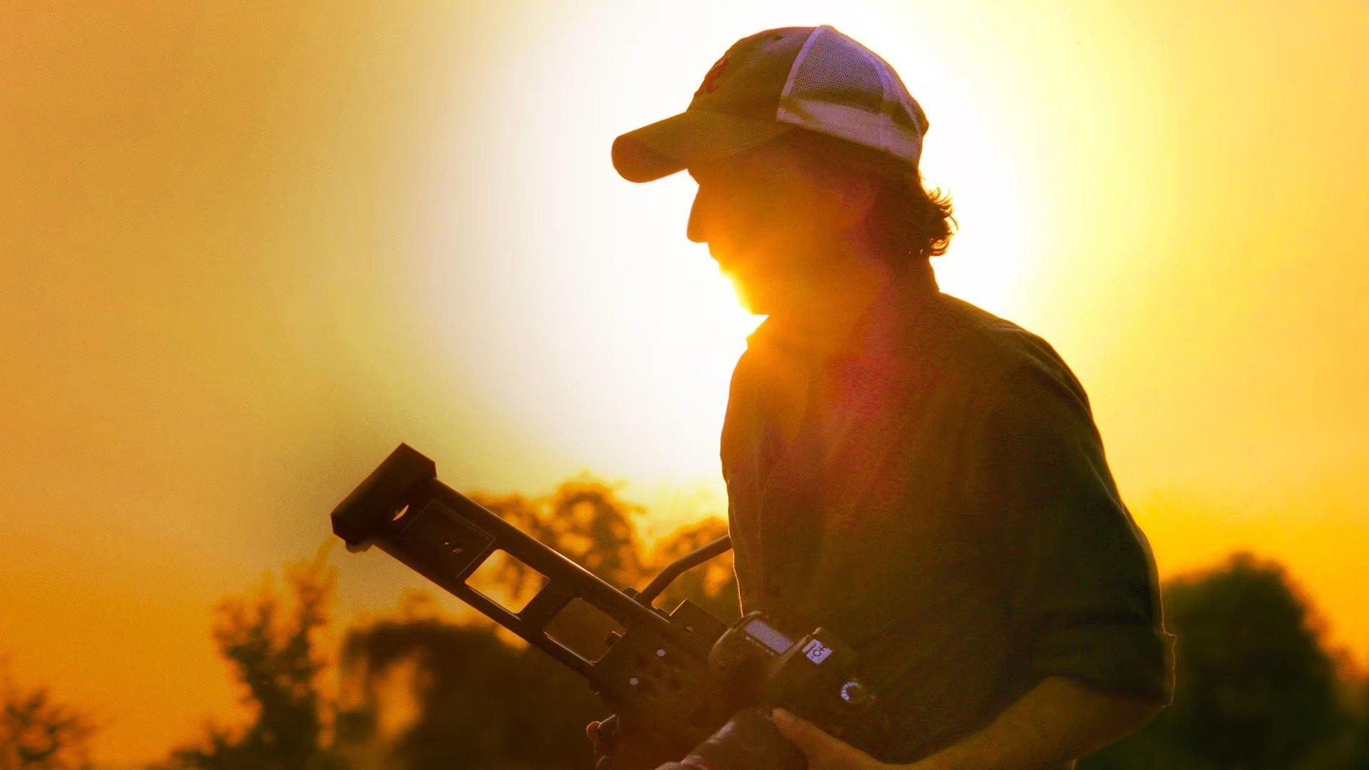 Uzbrojony tylko w kamerę: Życie i śmierć Brenta Renauda