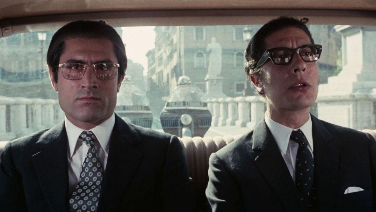 Nonostante le apparenze... e purchè la nazione non lo sappia... all'onorevole piacciono le donne