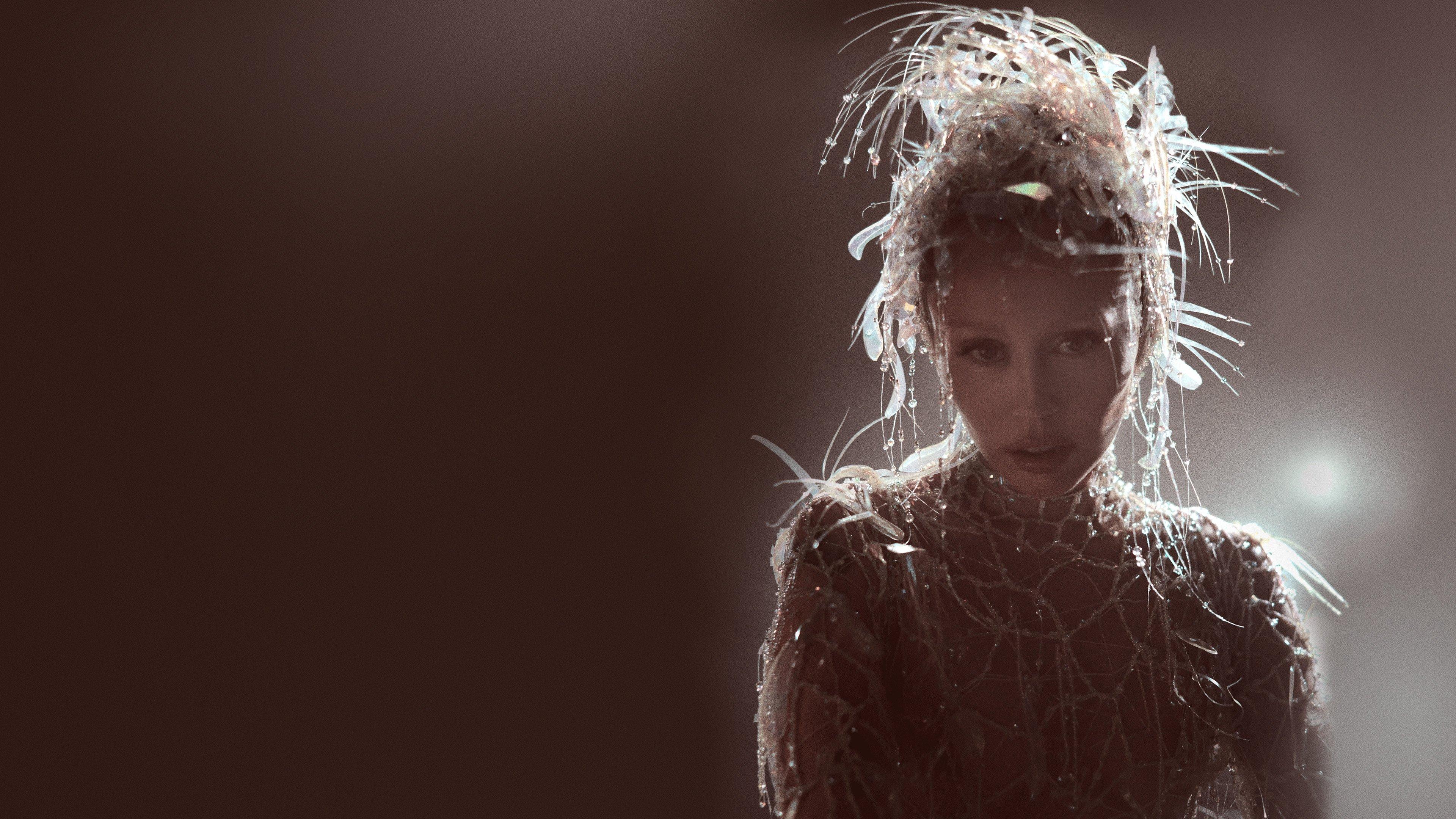 Miley Cyrus: Something Beautiful